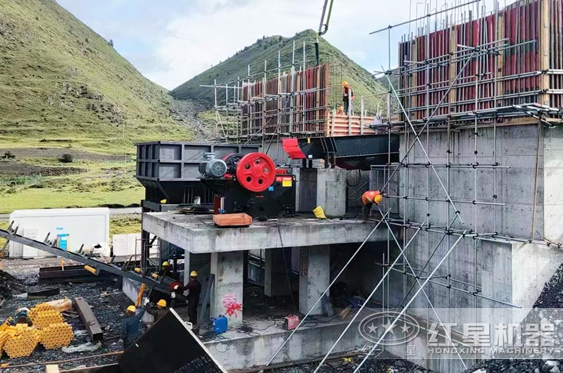 石油焦破碎現(xiàn)場圖片